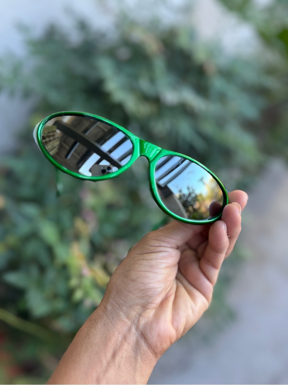Vtg Men's Green Framed Sunglasses l